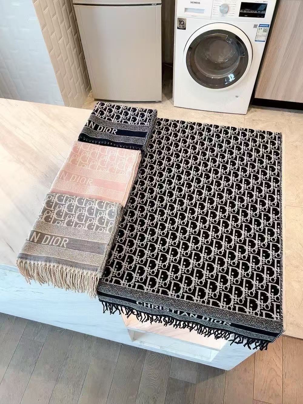 Dior High-End Winter Scarf