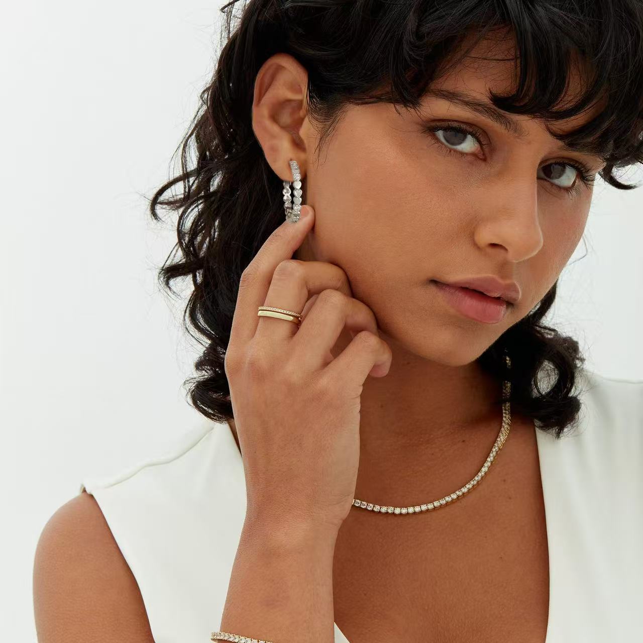border heart-shaped earrings