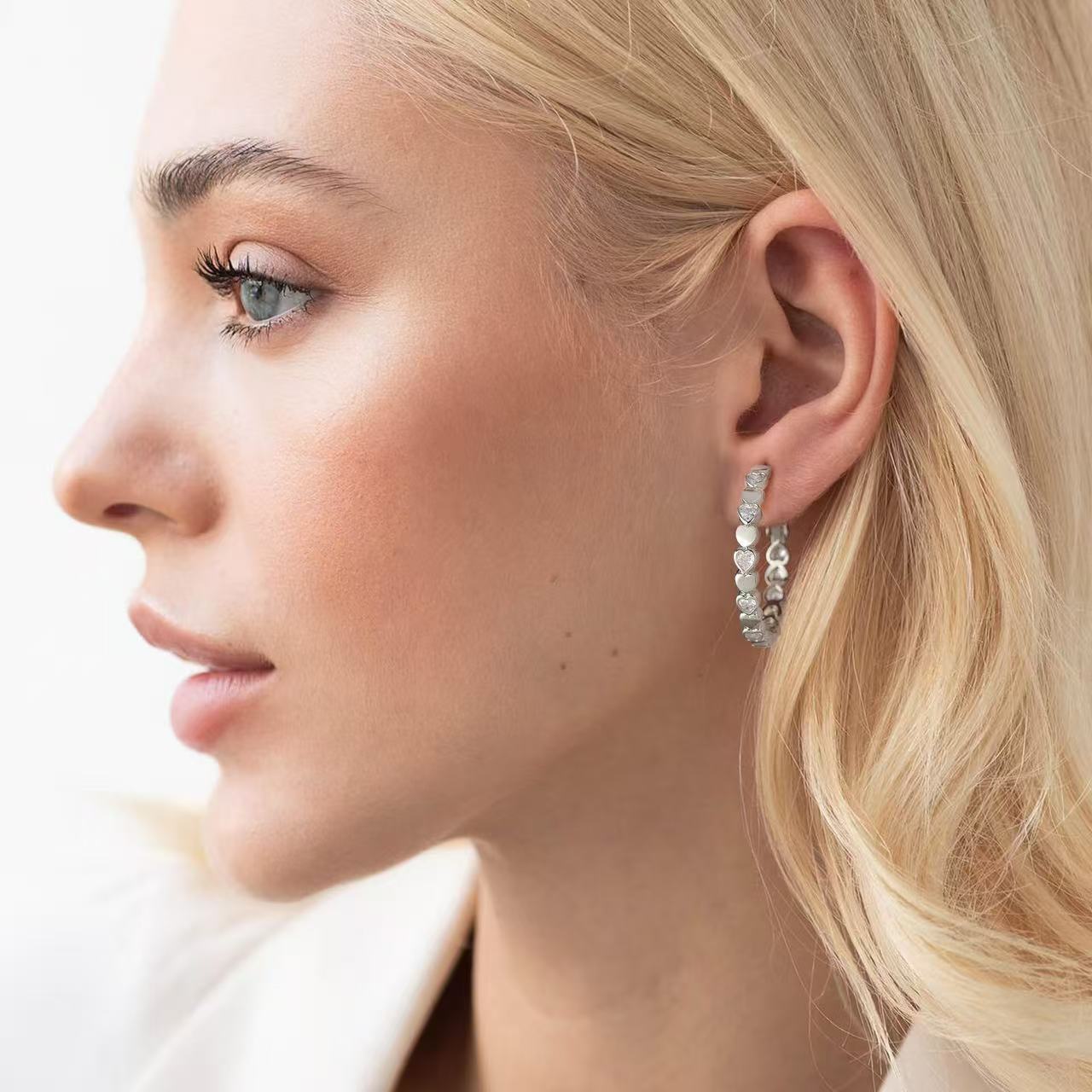 border heart-shaped earrings