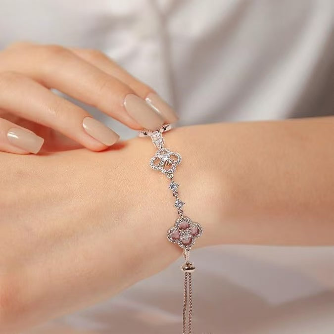 high-quality zircon inlaid lucky clover bracelet