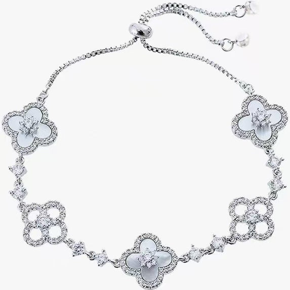 high-quality zircon inlaid lucky clover bracelet