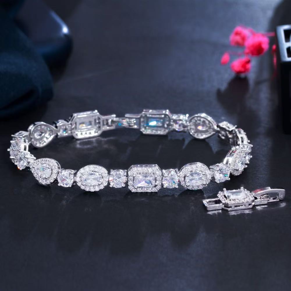 Fashionable drop-shaped zircon bracelet