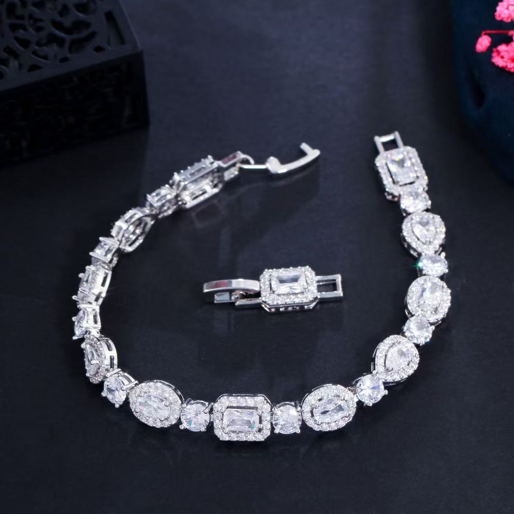 Fashionable drop-shaped zircon bracelet