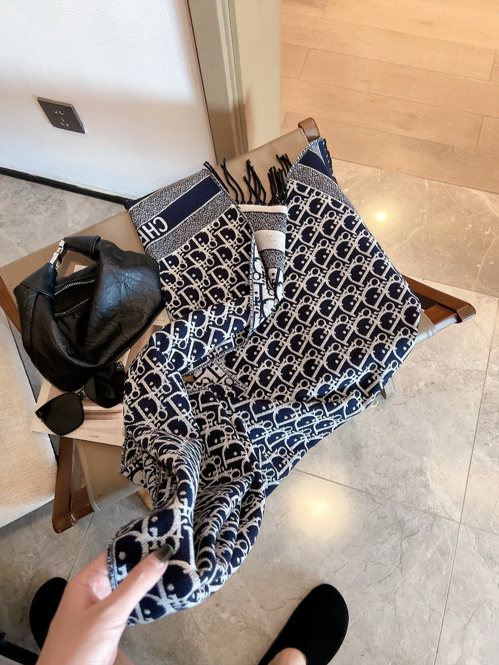 Dior High-End Winter Scarf