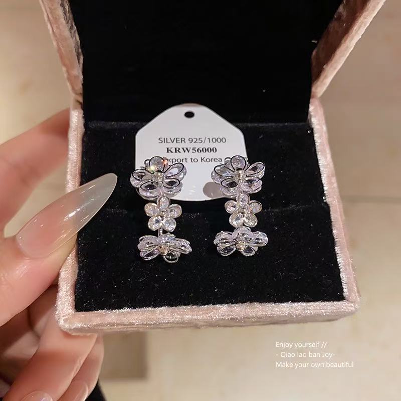 Silver Needle Light Luxury Zircon Flower C-shaped Earrings