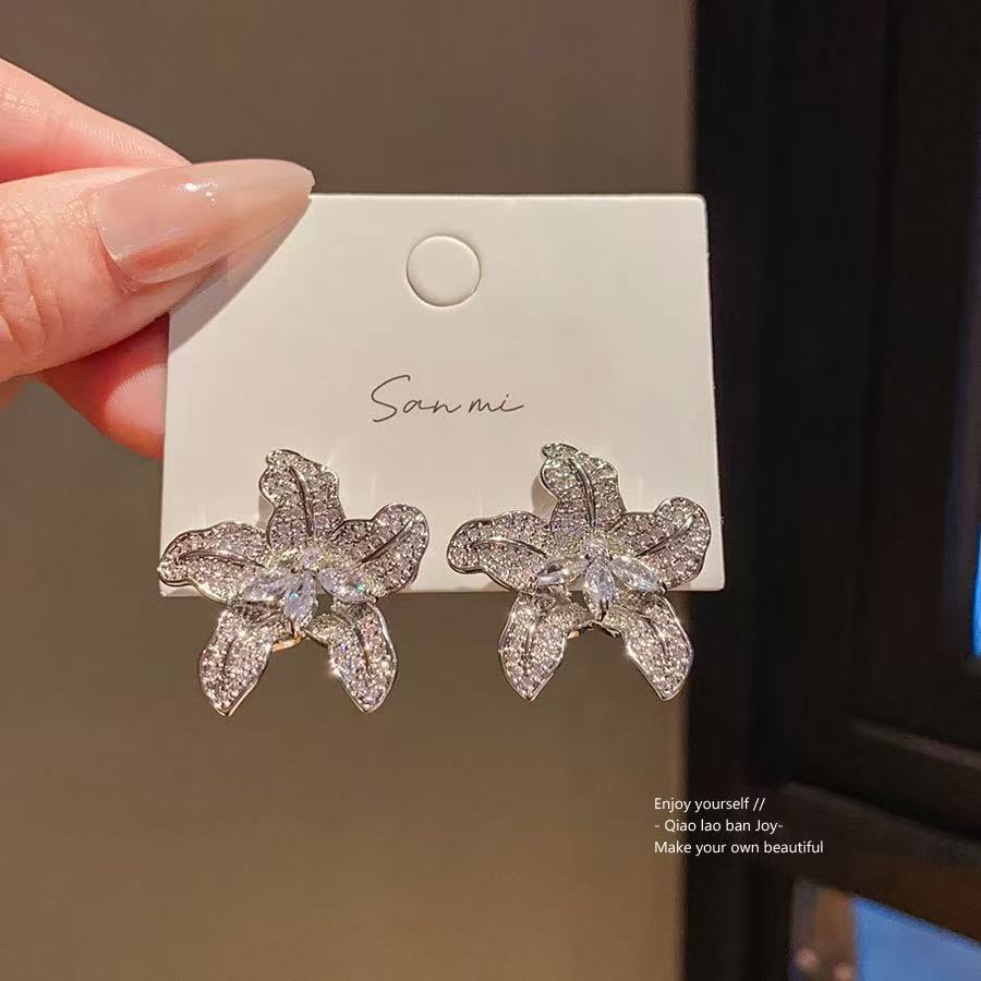 Silver needle zircon flower earrings
