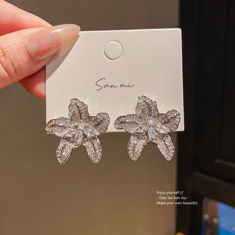 Silver needle zircon flower earrings