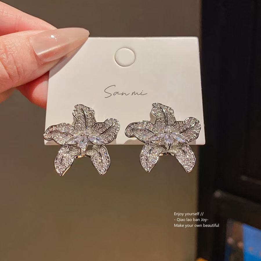 Silver needle zircon flower earrings