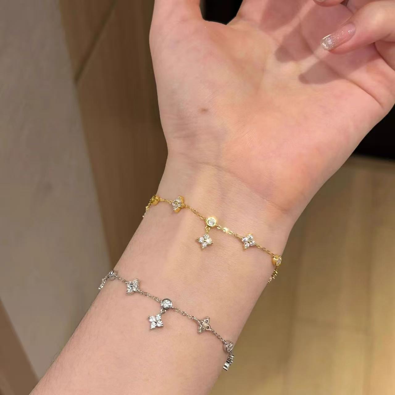 New high-end four leaf clover zircon bracelet