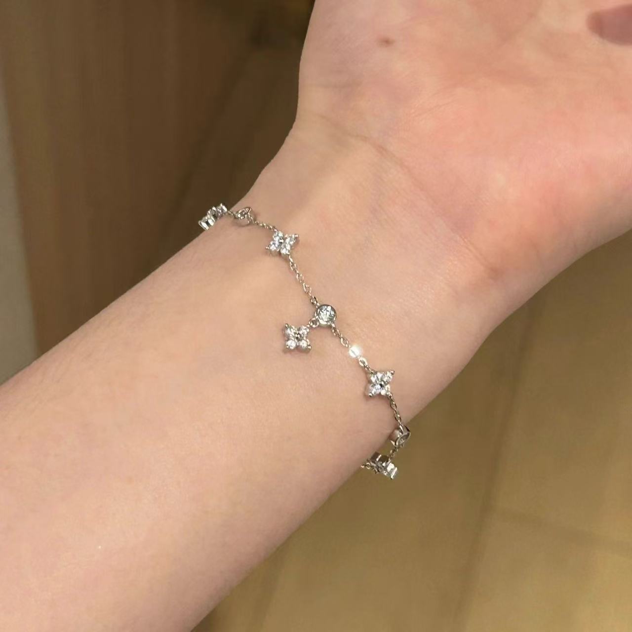 New high-end four leaf clover zircon bracelet