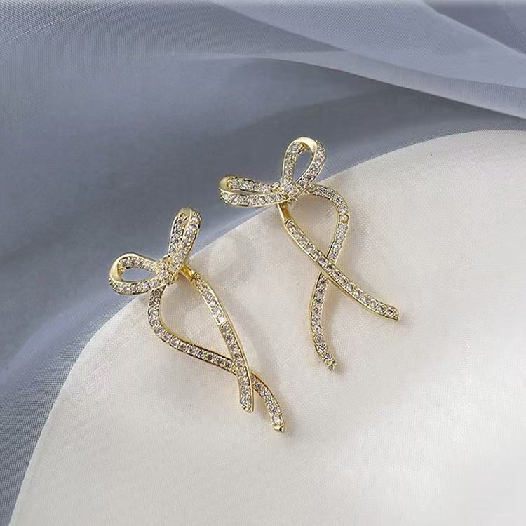 sweet and fashionable long earrings