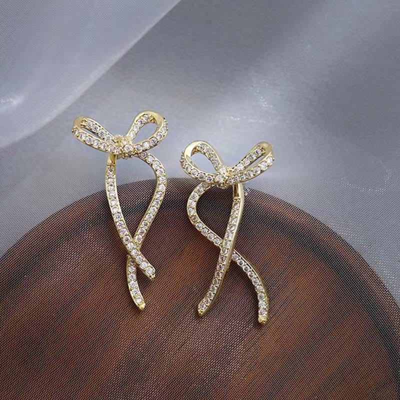 sweet and fashionable long earrings