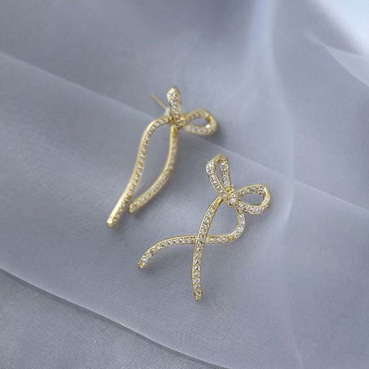 sweet and fashionable long earrings
