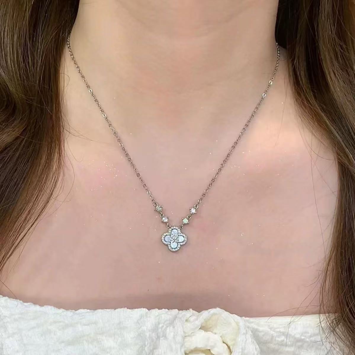 Qimeng Sweet Cherry Powder Fritillaria Four Leaf Grass Necklace for Women